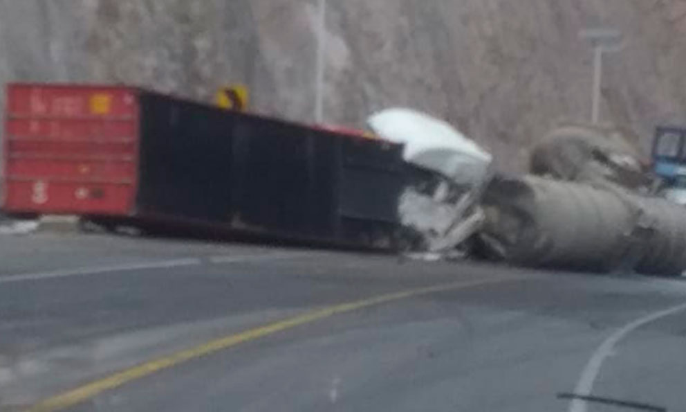 Fatal accidente entre dos trailers, deja una persona sin vida