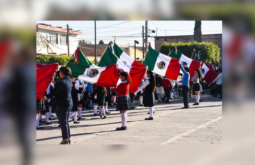 Estudiantes de Soledad rinden homenaje a la Bandera Nacional