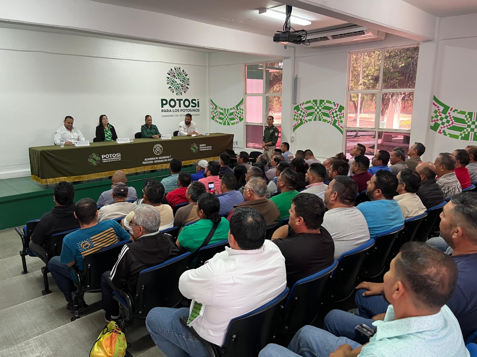 Capacitan a operadores de transporte público en la Región Media para ...