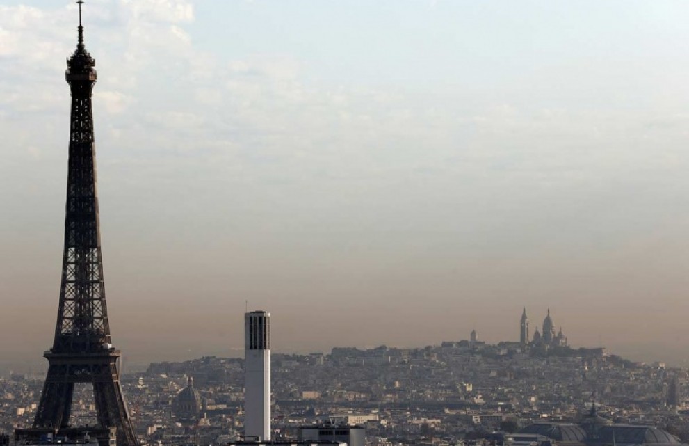 Evacuan la Torre Eiffel por amenaza de bomba