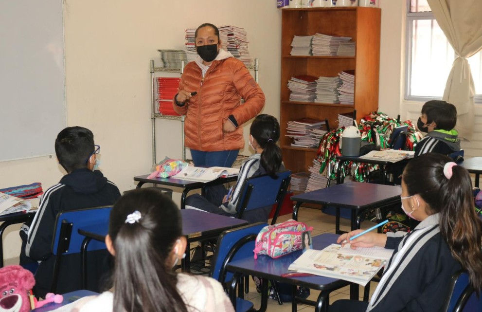 Más de 561 mil alumnos de educación básica regresan a clases este lunes