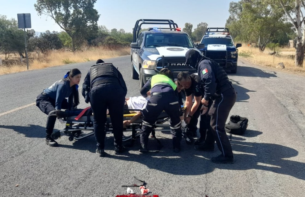 Choque entre motocicleta y camioneta deja un lesionado grave en El Llano