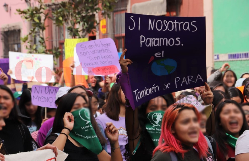 (GALERÍA) Asisten miles de potosinas a la marcha del 8M en SLP